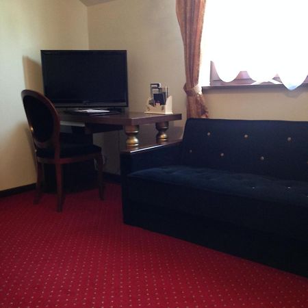Dwor Kombornia Hotel&Spa Стая снимка