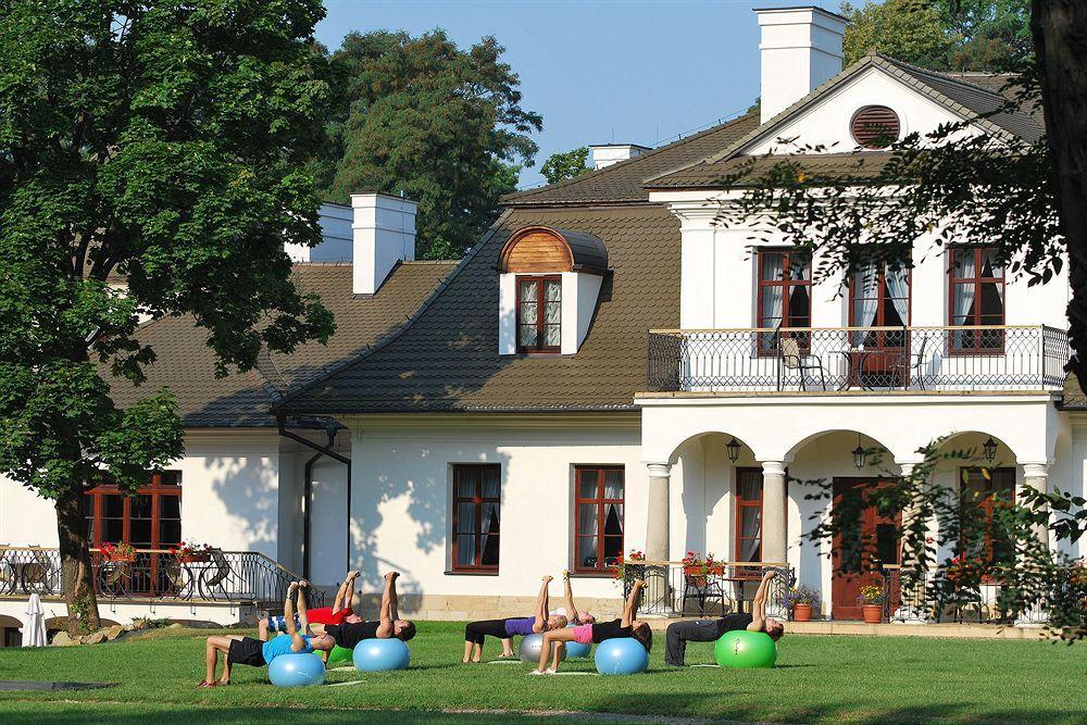 Dwor Kombornia Hotel&Spa Екстериор снимка