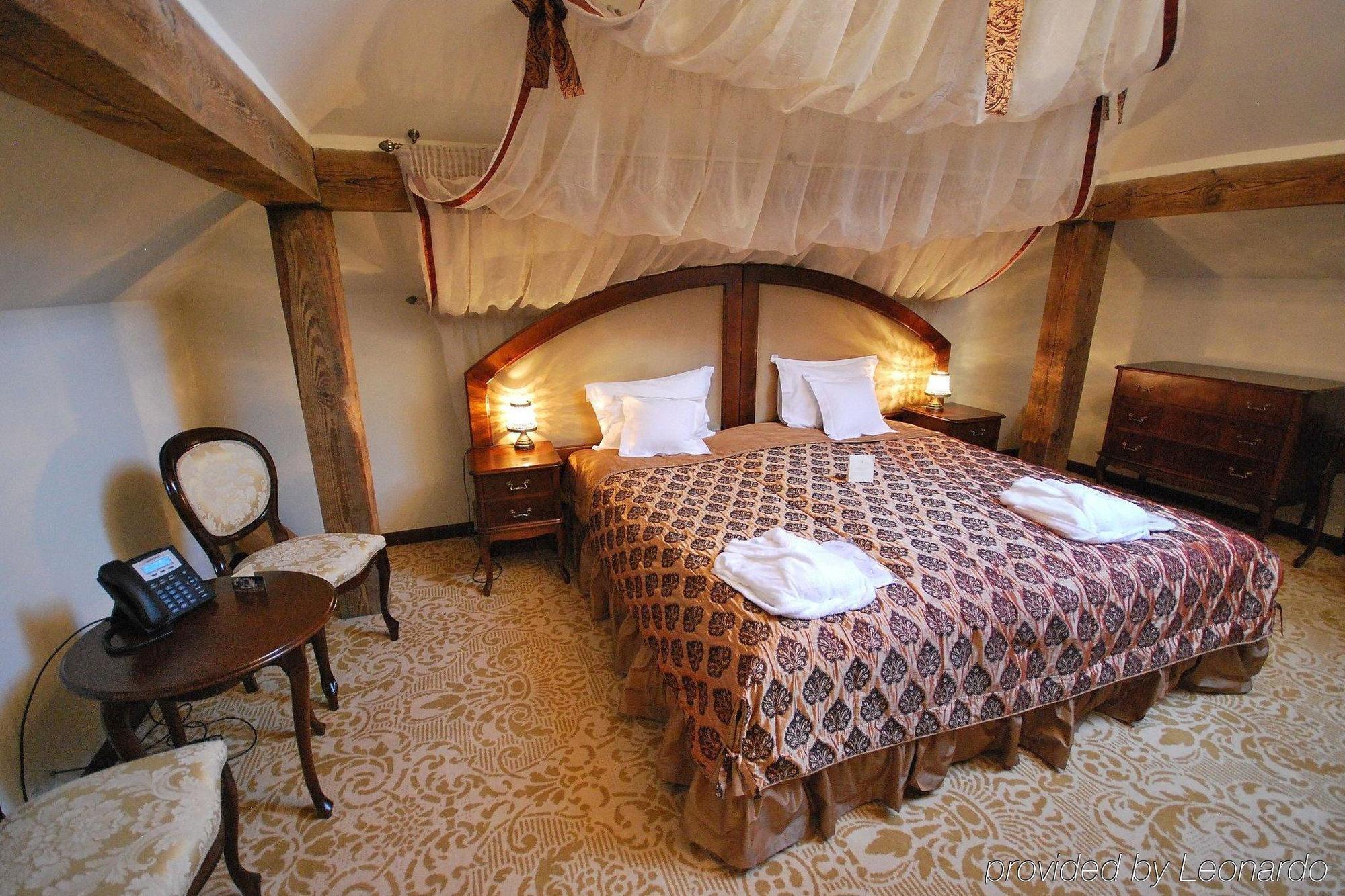 Dwor Kombornia Hotel&Spa Екстериор снимка
