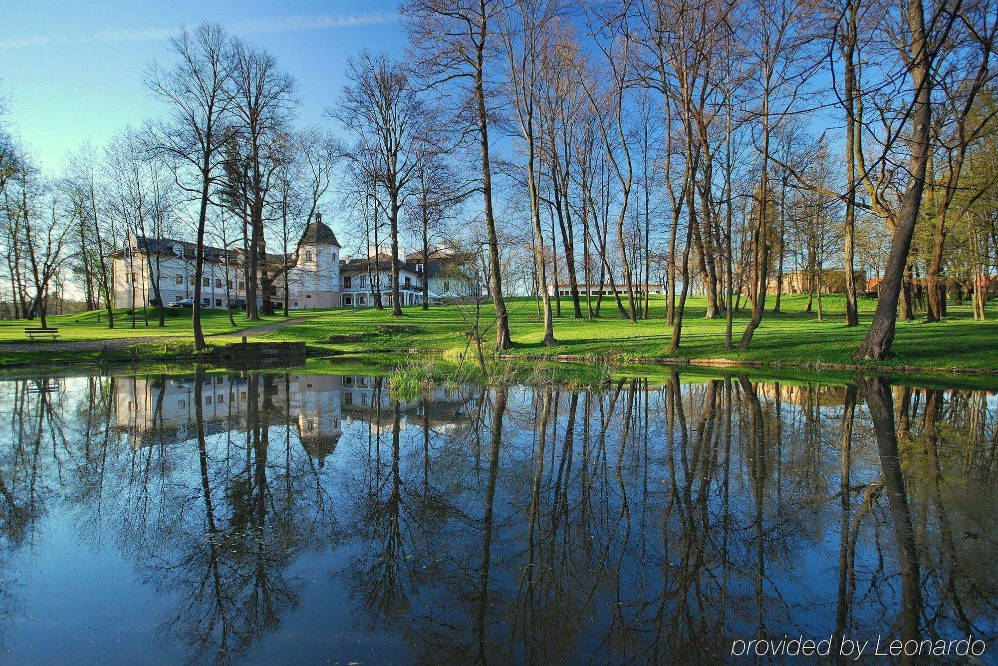Dwor Kombornia Hotel&Spa Екстериор снимка