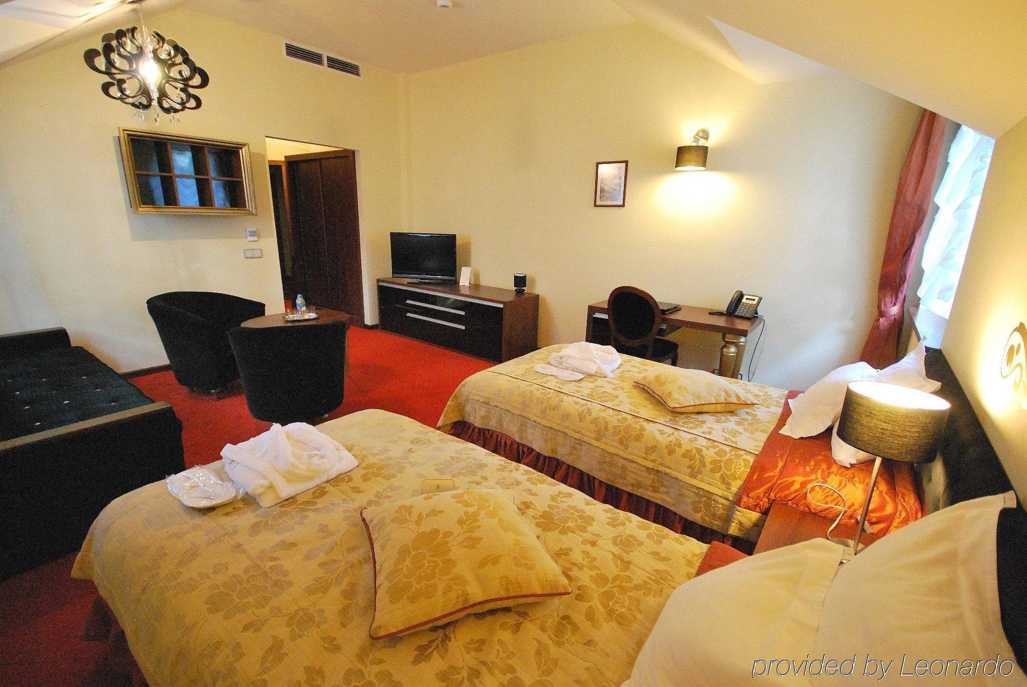 Dwor Kombornia Hotel&Spa Екстериор снимка
