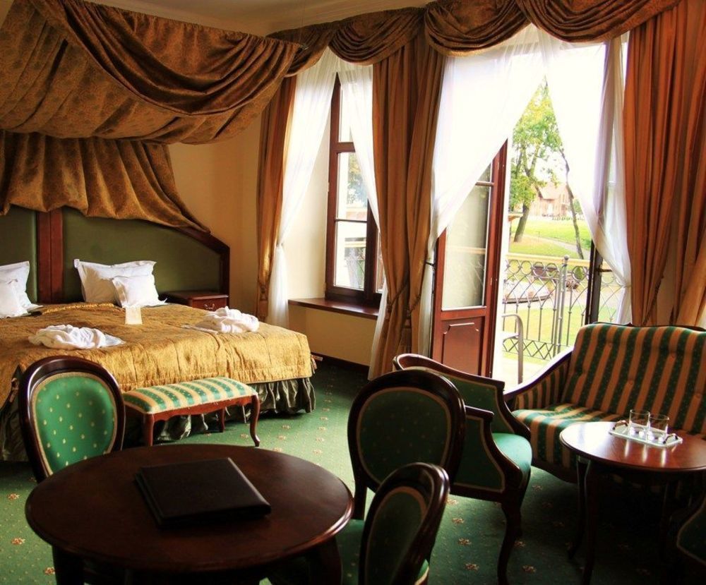 Dwor Kombornia Hotel&Spa Екстериор снимка