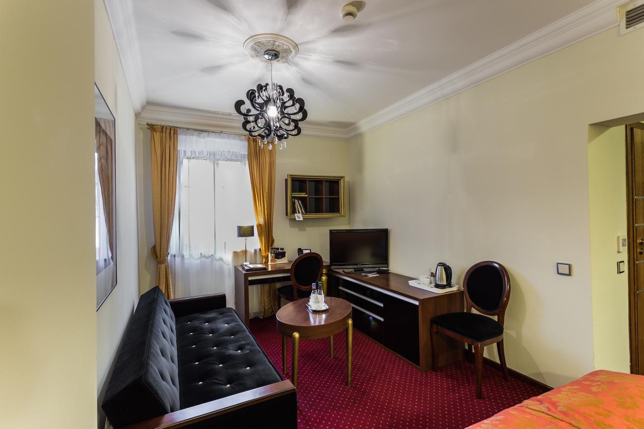 Dwor Kombornia Hotel&Spa Екстериор снимка