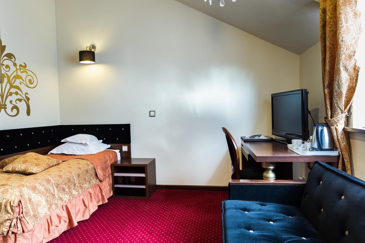Dwor Kombornia Hotel&Spa Екстериор снимка
