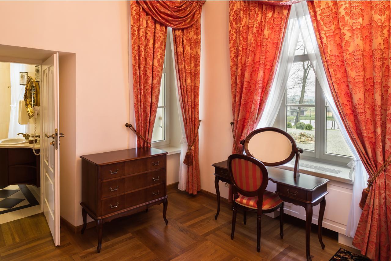 Dwor Kombornia Hotel&Spa Екстериор снимка