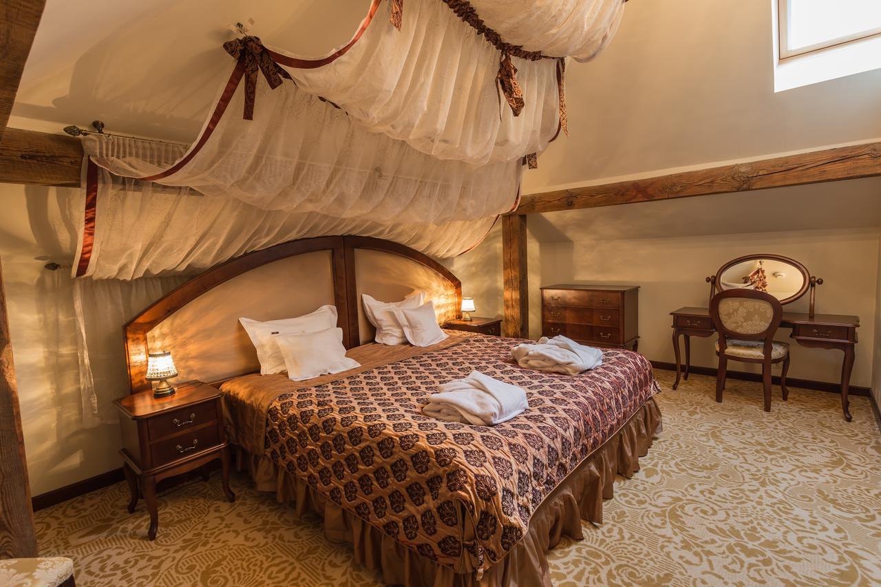 Dwor Kombornia Hotel&Spa Екстериор снимка
