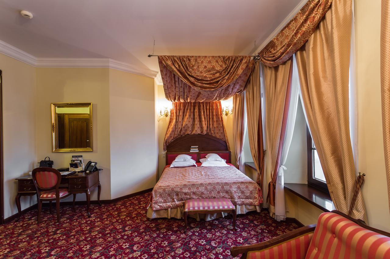 Dwor Kombornia Hotel&Spa Екстериор снимка
