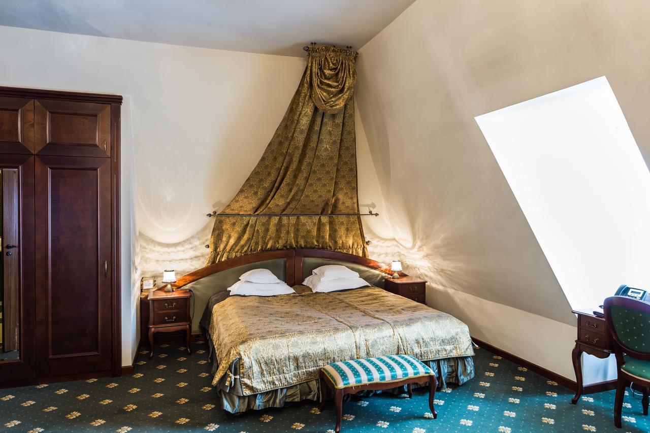 Dwor Kombornia Hotel&Spa Екстериор снимка
