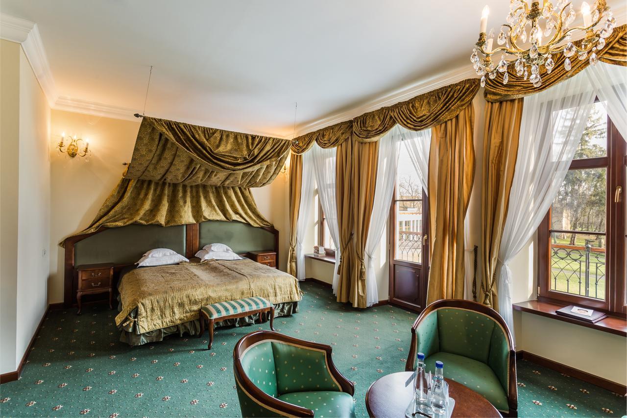 Dwor Kombornia Hotel&Spa Екстериор снимка