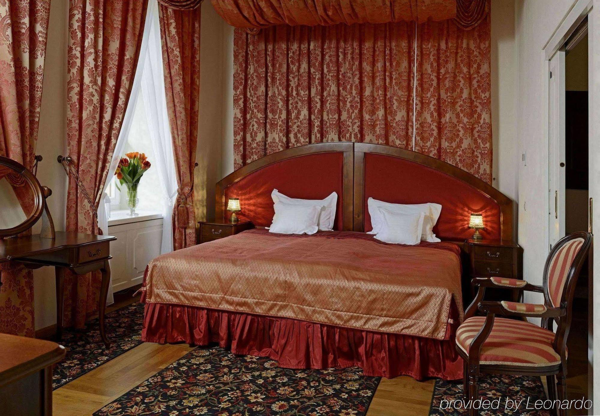 Dwor Kombornia Hotel&Spa Екстериор снимка