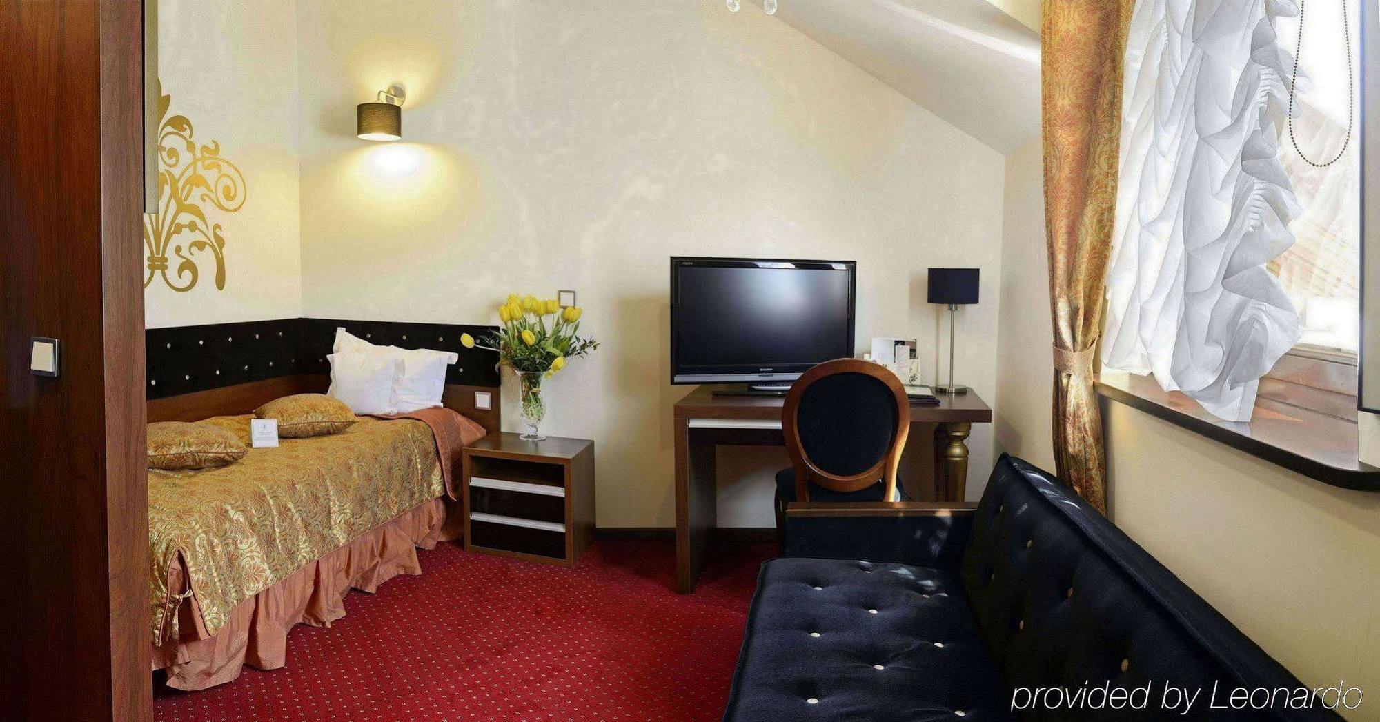 Dwor Kombornia Hotel&Spa Стая снимка