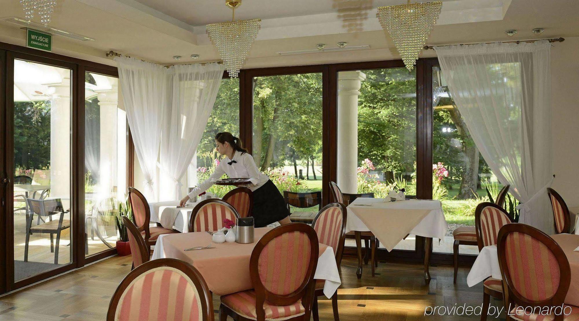 Dwor Kombornia Hotel&Spa Екстериор снимка