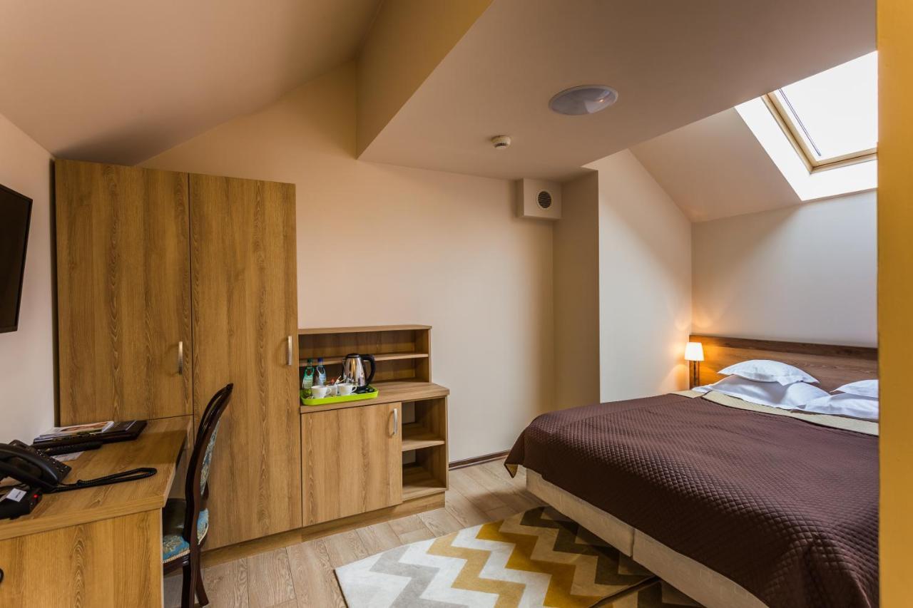 Dwor Kombornia Hotel&Spa Екстериор снимка